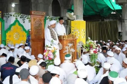anies baswedan hadiri haul habib sholeh