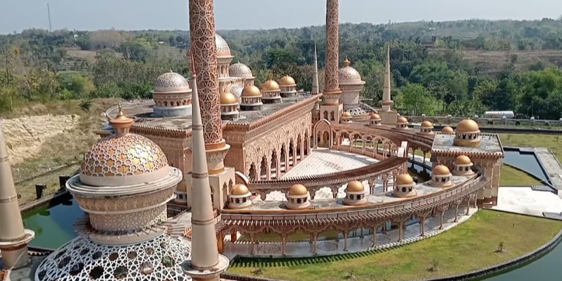 masjid unik bojonegoro