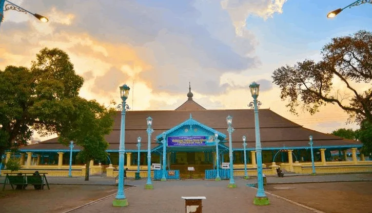 Masjid-Agung-Megah Surakarta
