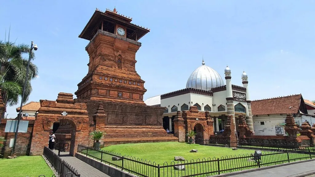 masjid agung menara kudus